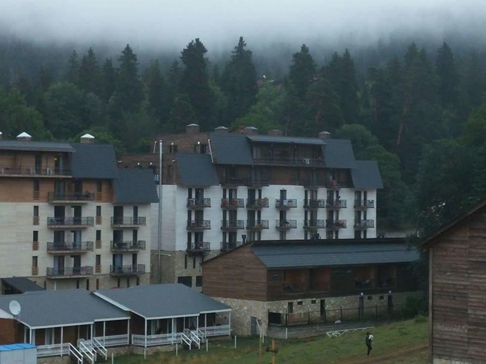 Hotel Mgzavrebi Bakuriani Esterno foto